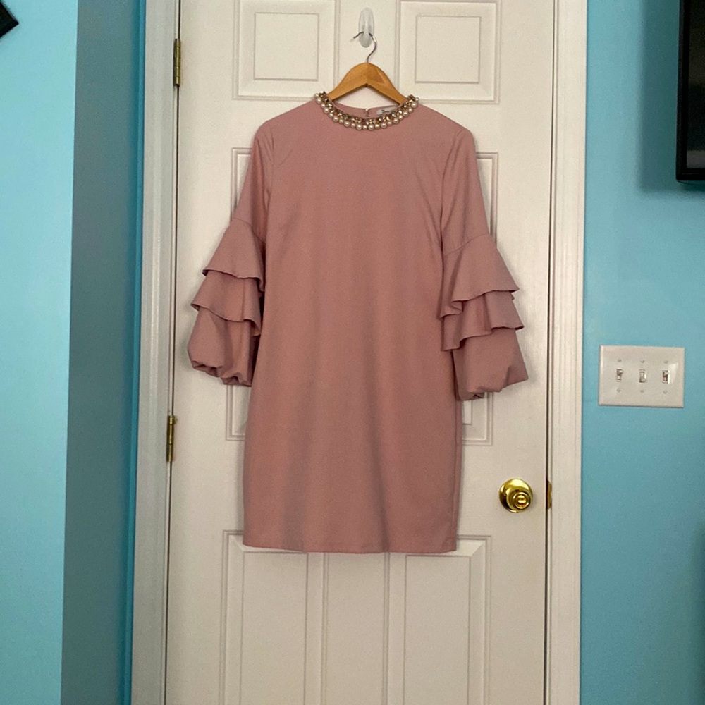 Women’s L above-knee dress w/ tiered ruffled mid-length sleeves. Fully lined.